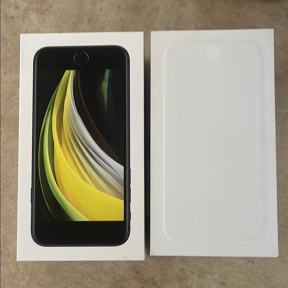 2 Apple iPhone EMPTY boxes .
